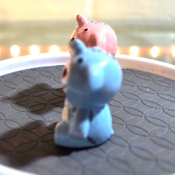 Humorous Skeletons in Costume Salt and Pepper Shaker Set - Picture 4 of 4